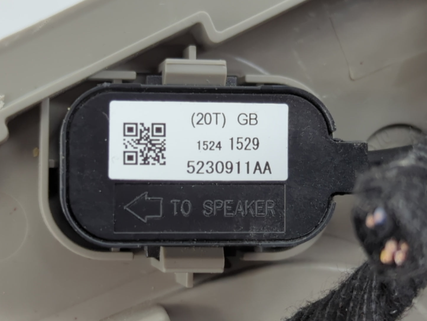 2013-2013 Chevrolet Malibu Overhead Roof Console 771986 - Oemusedautoparts1.com