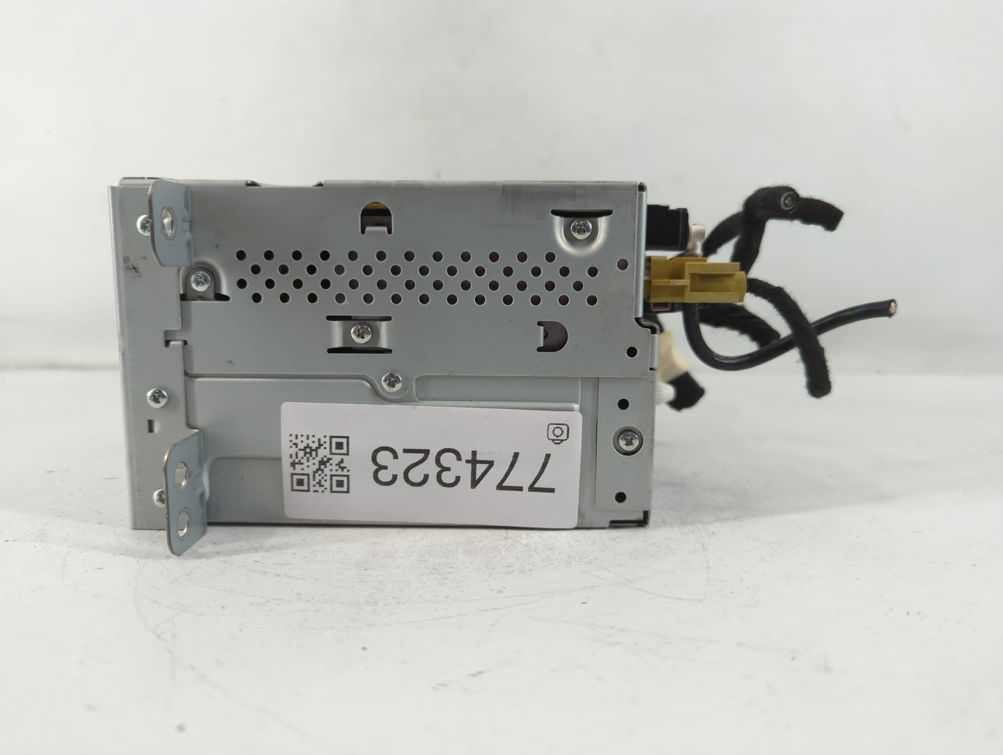 2013 Chevrolet Malibu Radio AM FM Cd Player Receiver Replacement P/N:22980112 Fits OEM Used Auto Parts - Oemusedautoparts1.c
