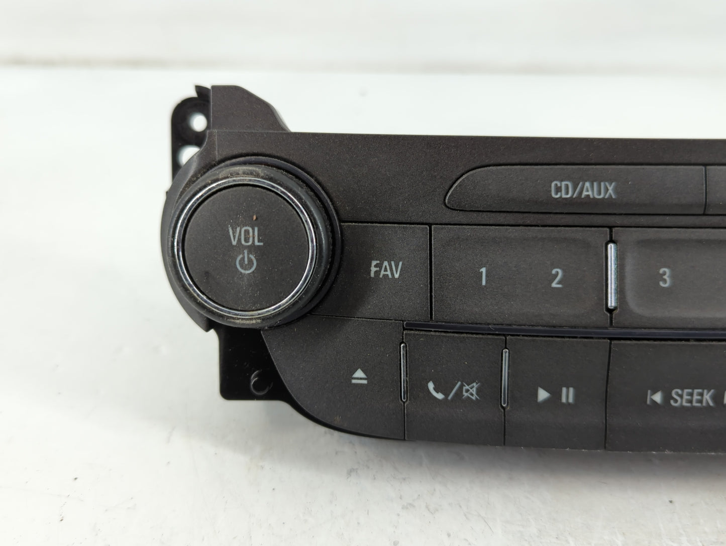 2013 Chevrolet Malibu Radio AM FM Cd Player Receiver Replacement P/N:22880998 Fits OEM Used Auto Parts - Oemusedautoparts1.c