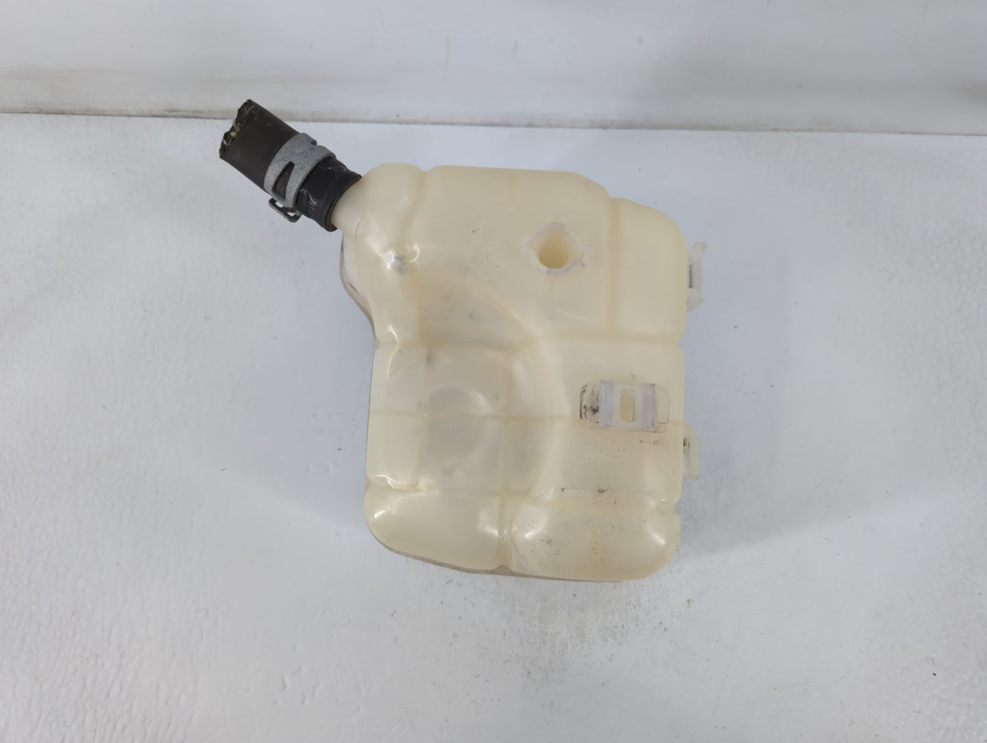 2013 Chevrolet Malibu Radiator Coolant Overflow Expansion Tank Bottle 776335 - Oemusedautoparts1.com