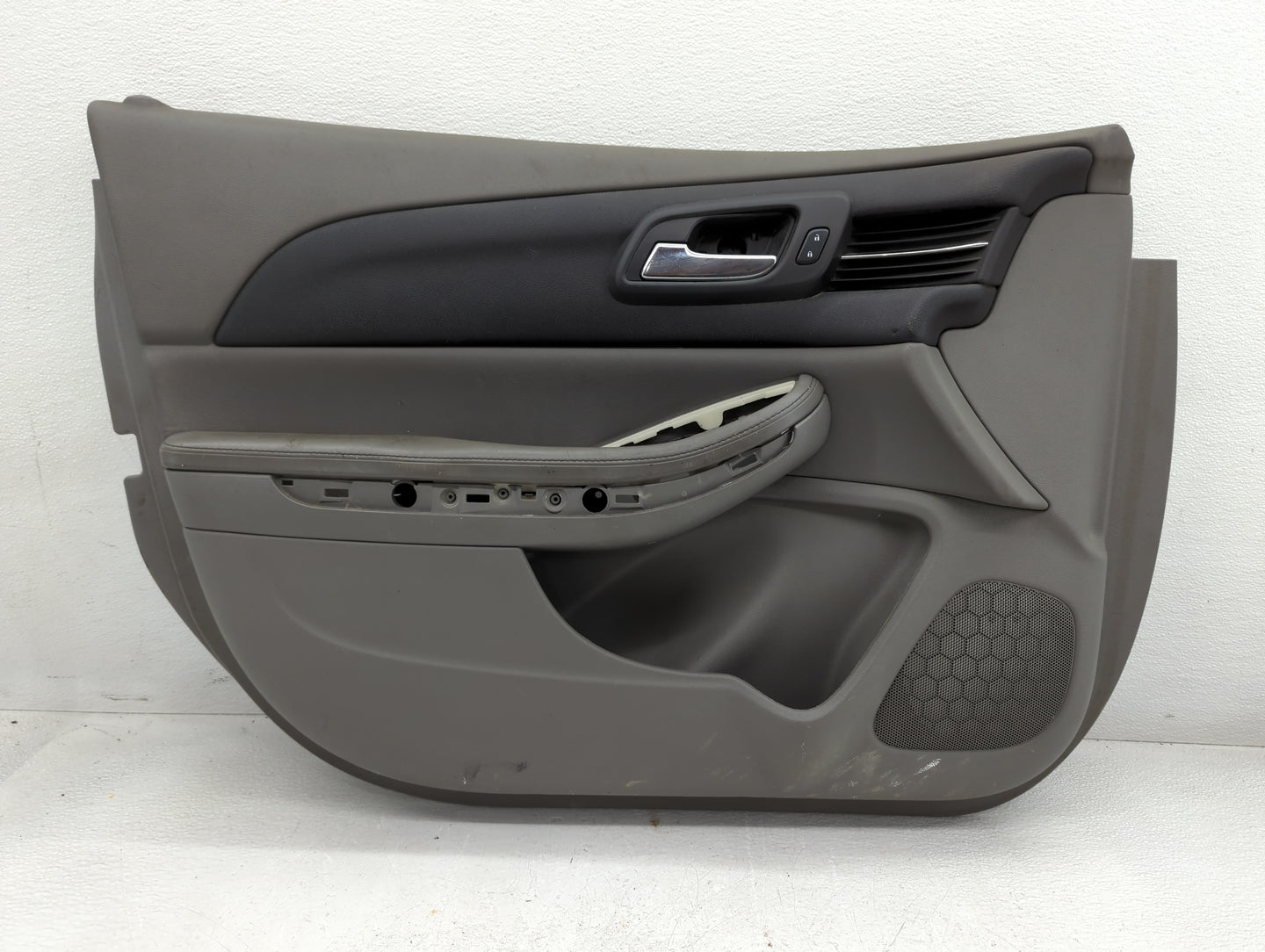 2013 Chevrolet Malibu Front Right Passenger Interior Door Panel Trim - Oemusedautoparts1.com