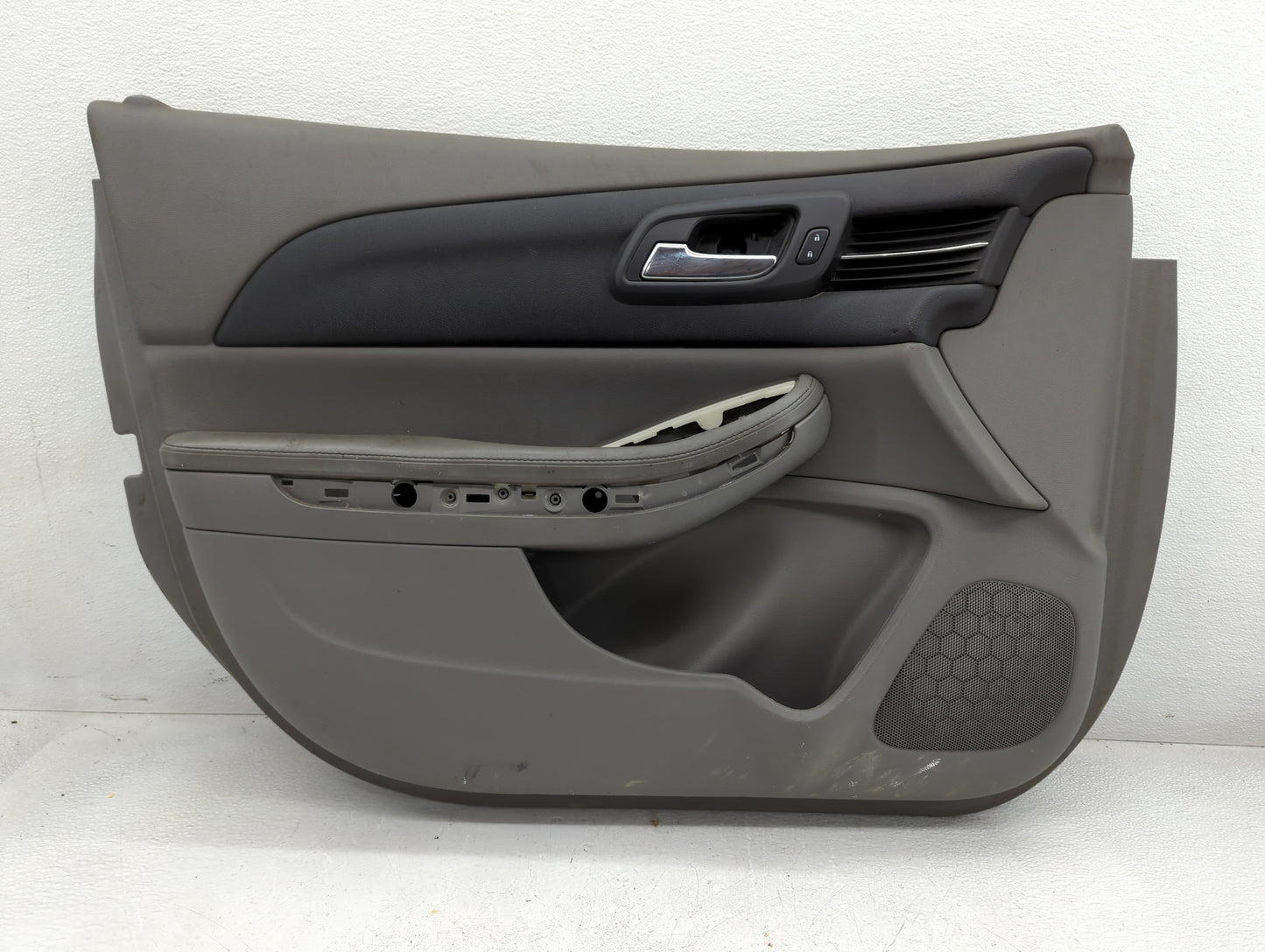 2013 Chevrolet Malibu Front Right Passenger Interior Door Panel Trim - Oemusedautoparts1.com