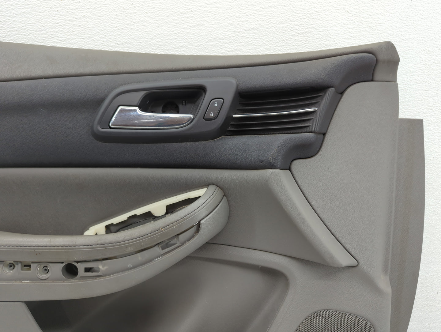 2013 Chevrolet Malibu Front Right Passenger Interior Door Panel Trim - Oemusedautoparts1.com