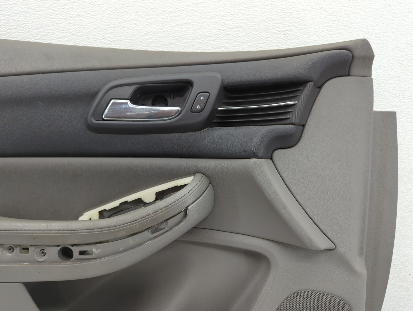 2013 Chevrolet Malibu Front Right Passenger Interior Door Panel Trim - Oemusedautoparts1.com