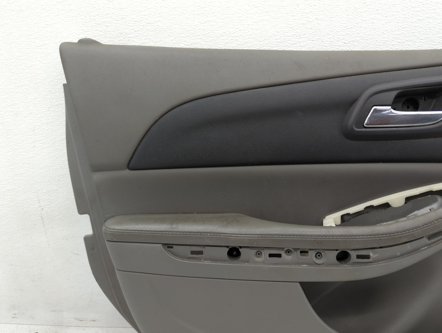 2013 Chevrolet Malibu Front Right Passenger Interior Door Panel Trim - Oemusedautoparts1.com