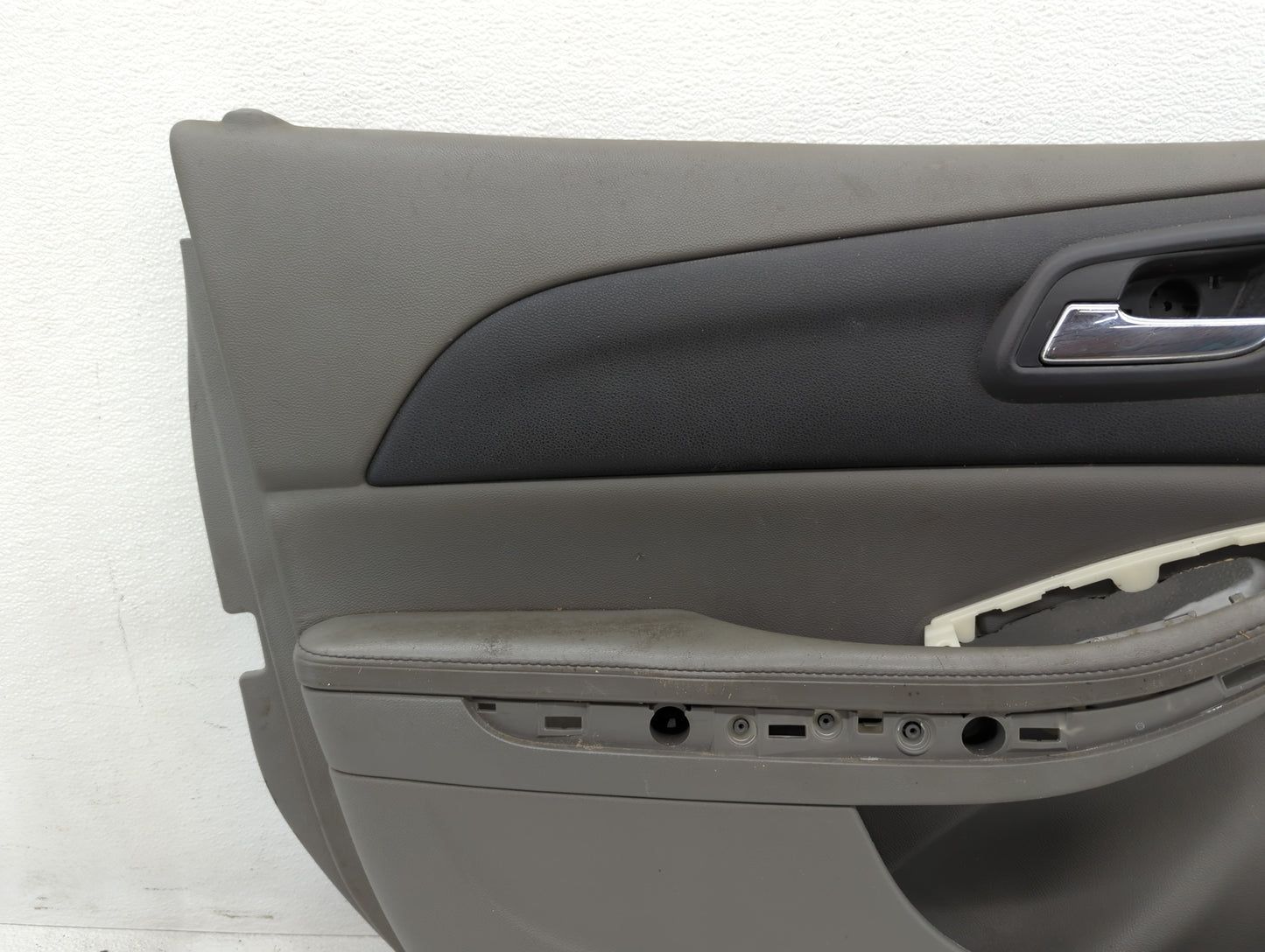 2013 Chevrolet Malibu Front Right Passenger Interior Door Panel Trim - Oemusedautoparts1.com