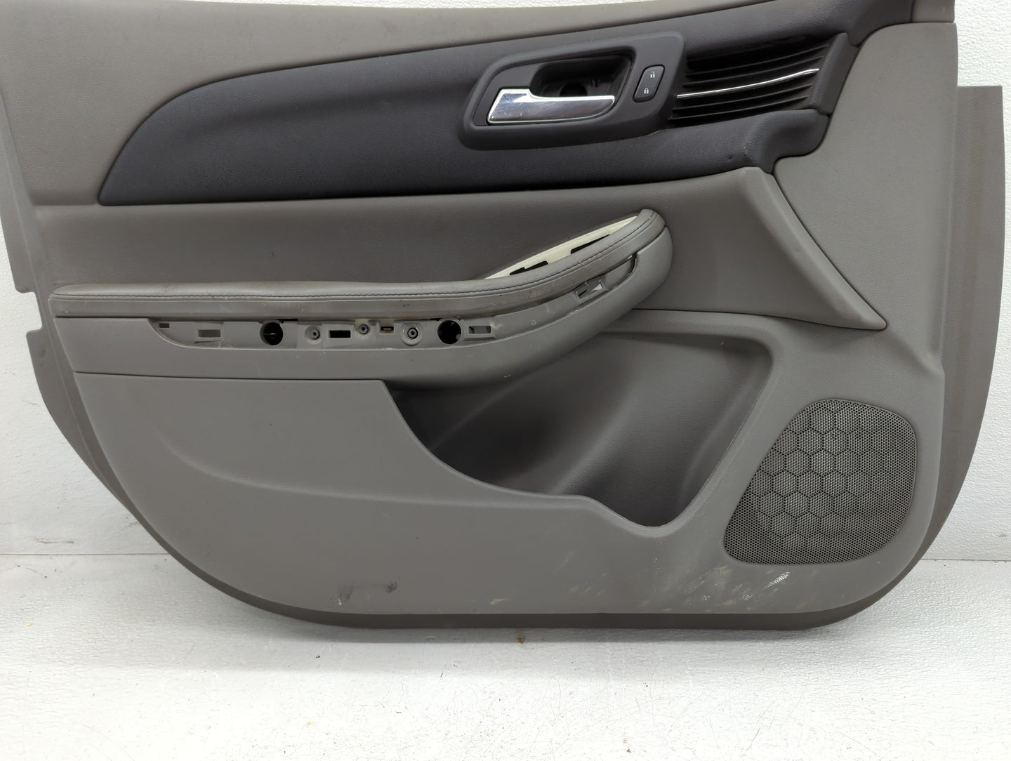 2013 Chevrolet Malibu Front Right Passenger Interior Door Panel Trim - Oemusedautoparts1.com