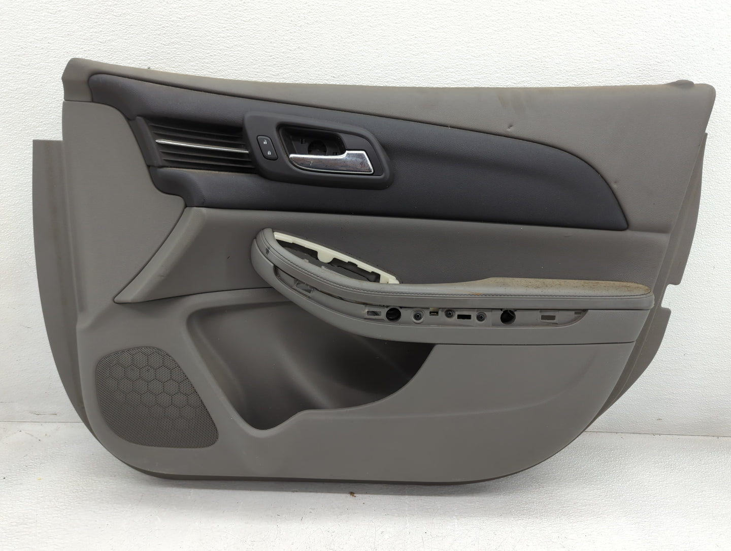 2013 Chevrolet Malibu Front Right Passenger Interior Door Panel Trim - Oemusedautoparts1.com