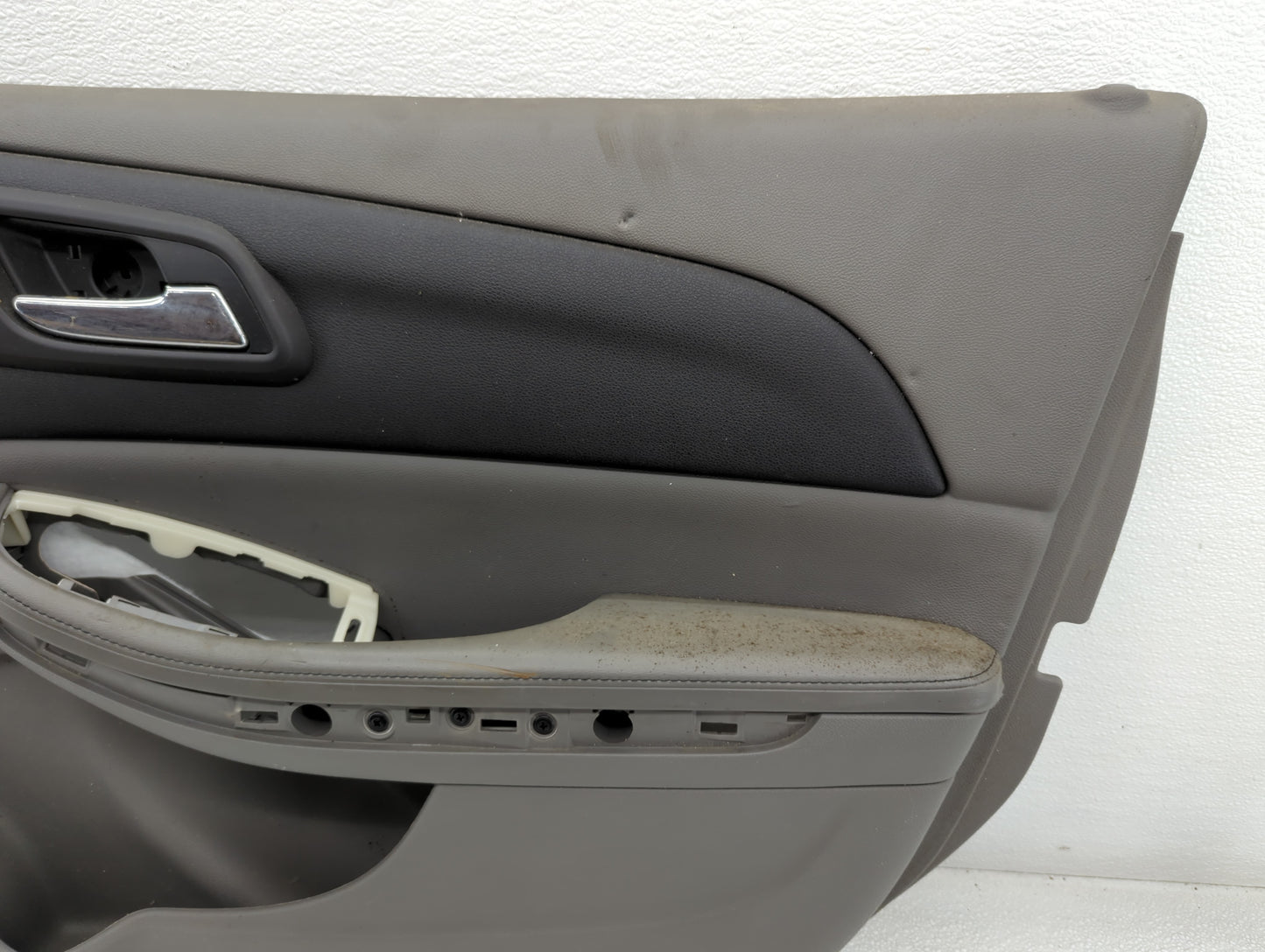2013 Chevrolet Malibu Front Right Passenger Interior Door Panel Trim - Oemusedautoparts1.com