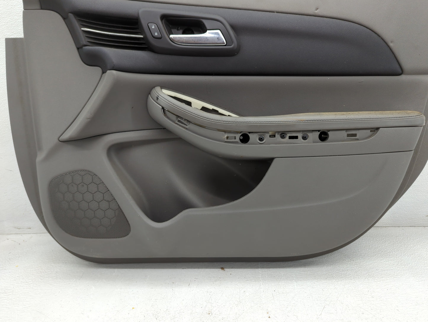 2013 Chevrolet Malibu Front Right Passenger Interior Door Panel Trim - Oemusedautoparts1.com