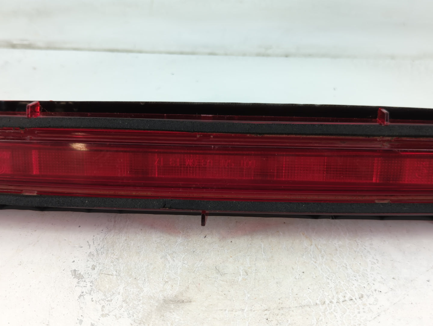 2013 Chevrolet Malibu High Mounted Stop Third Brake Light Lamp - Oemusedautoparts1.com