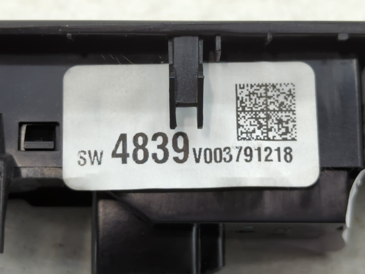 2013 Chevrolet Malibu Master Power Window Switch Replacement Driver Side Left P/N:4839V003791218 Fits Fits 2011 2012 OEM Use