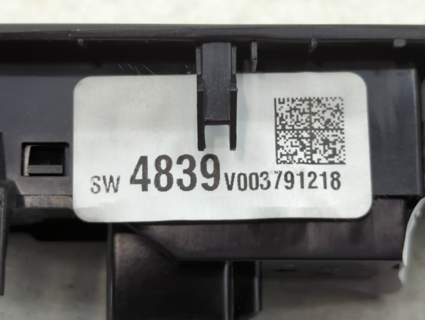 2013 Chevrolet Malibu Master Power Window Switch Replacement Driver Side Left P/N:4839V003791218 Fits Fits 2011 2012 OEM Use