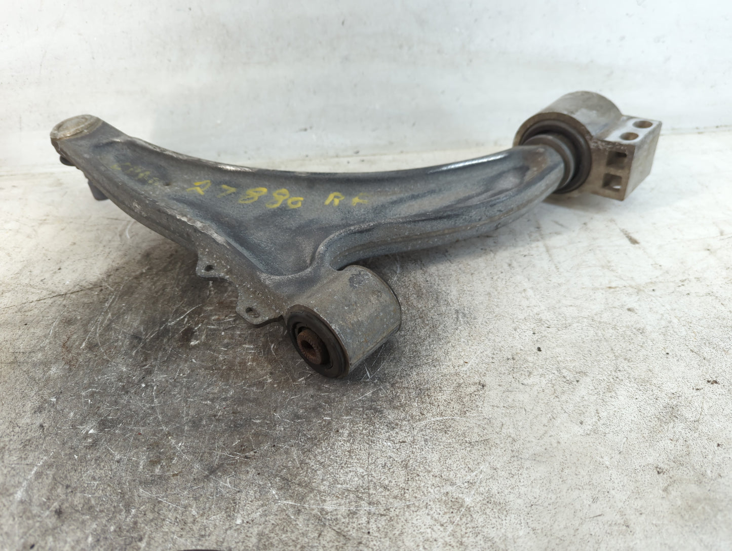 2013 Chevrolet Malibu Passenger Front Lower Control Arm Oem - Oemusedautoparts1.com