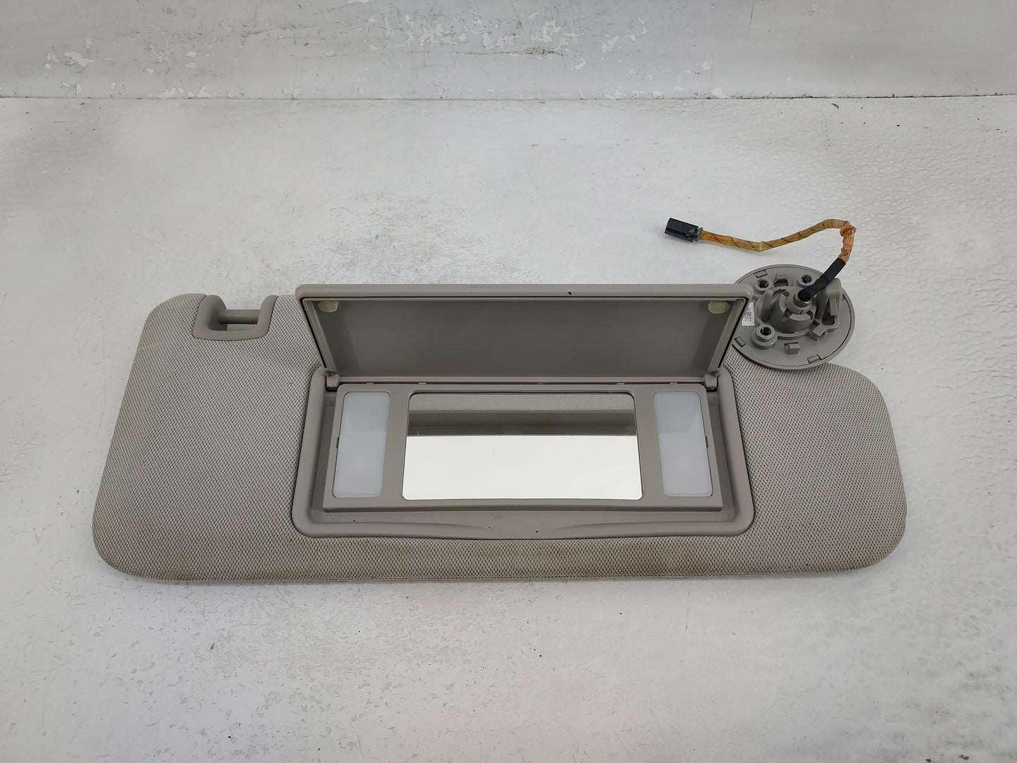 2013-2016 Chevrolet Malibu Sun Visor Shade Replacement Passenger Right Mirror Fits Fits 2013 2014 2015 2016 OEM Used Auto Pa