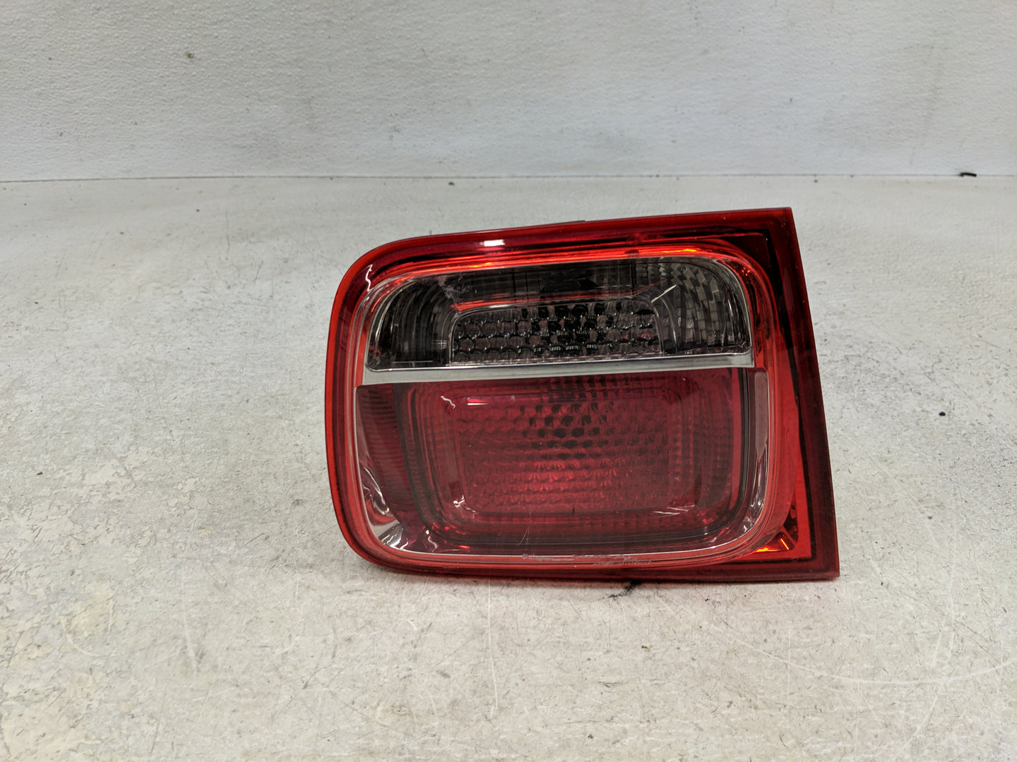 2013-2016 Chevrolet Malibu Driver Left Side Deck Lid Mounted Tail Light - Oemusedautoparts1.com