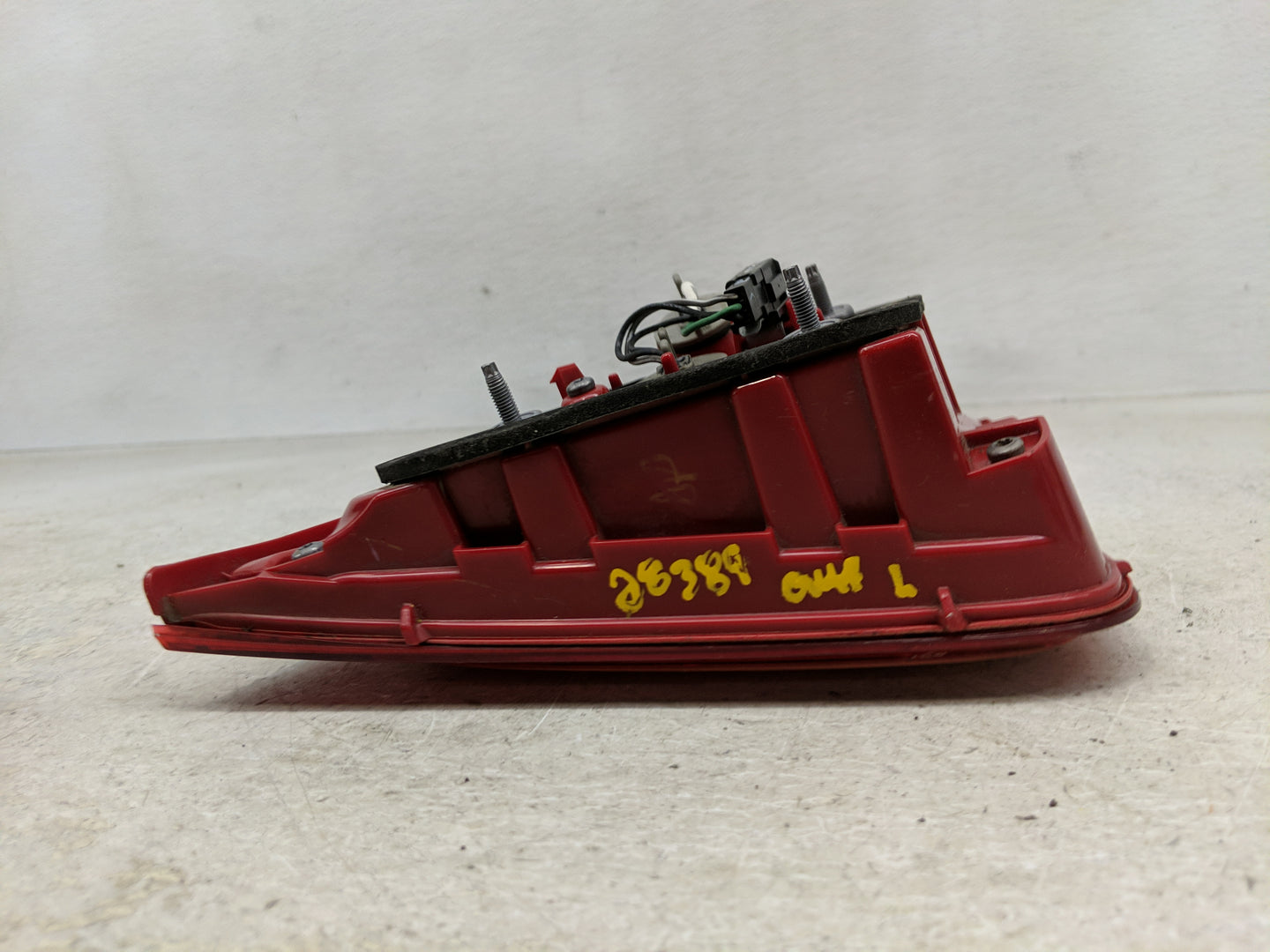 2013-2016 Chevrolet Malibu Driver Left Side Deck Lid Mounted Tail Light - Oemusedautoparts1.com