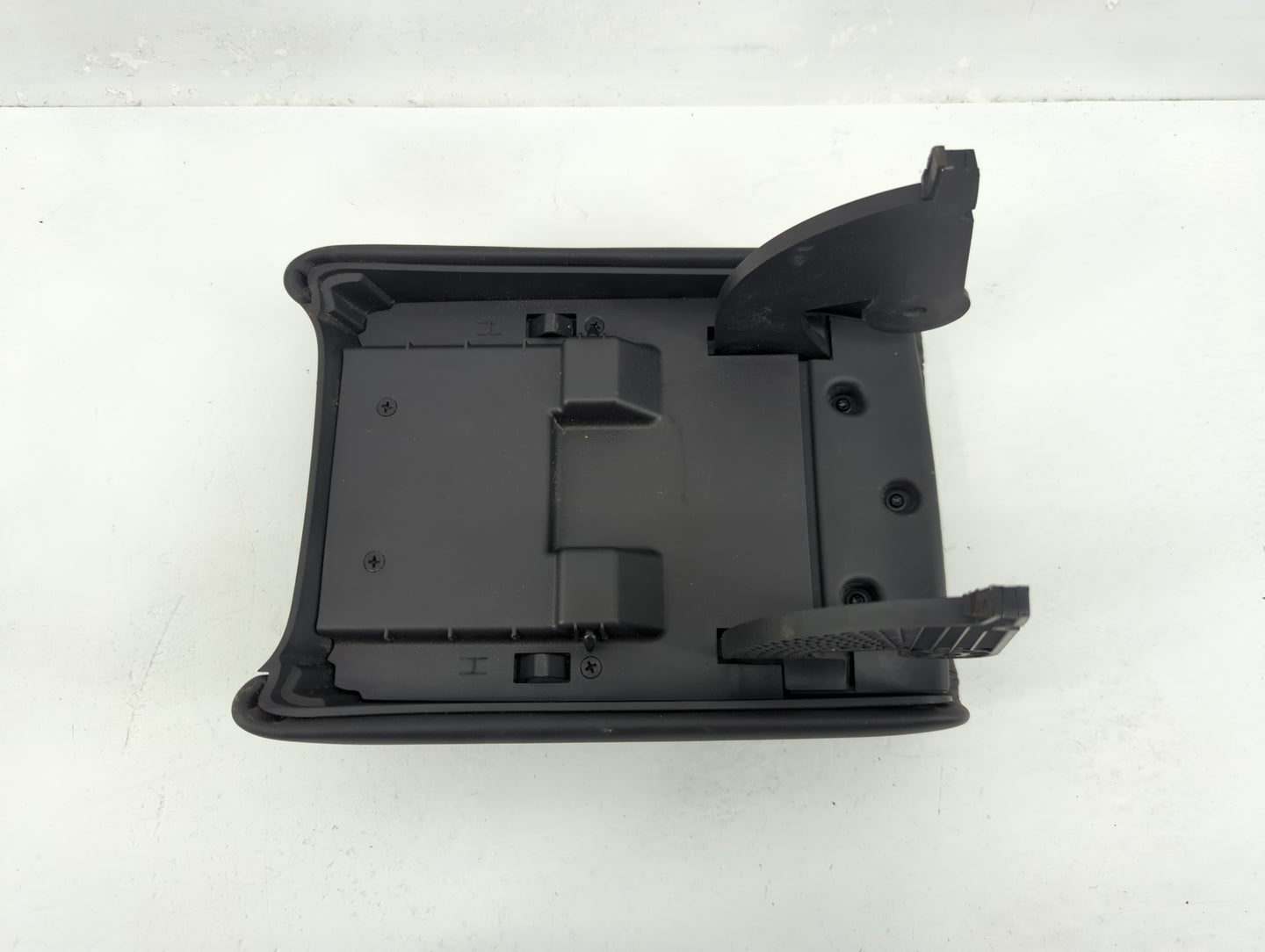 2013 Chevrolet Malibu Center Console Armrest Cover Lid Fits OEM Used Auto Parts - Oemusedautoparts1.com