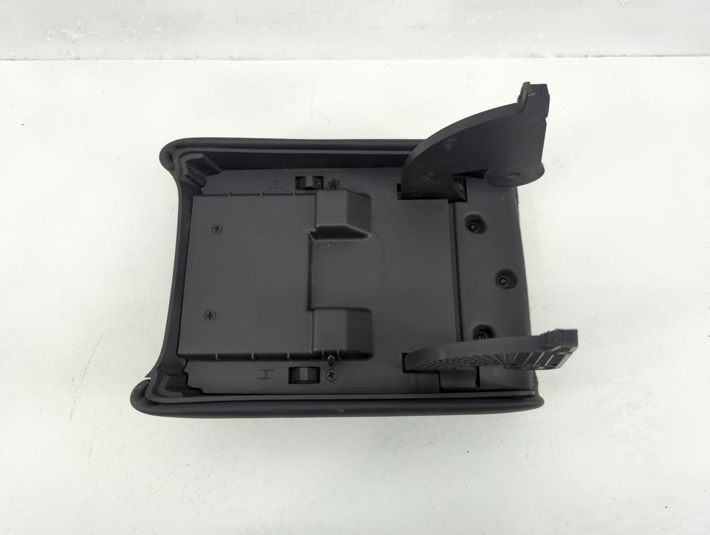2013 Chevrolet Malibu Center Console Armrest Cover Lid Fits OEM Used Auto Parts - Oemusedautoparts1.com