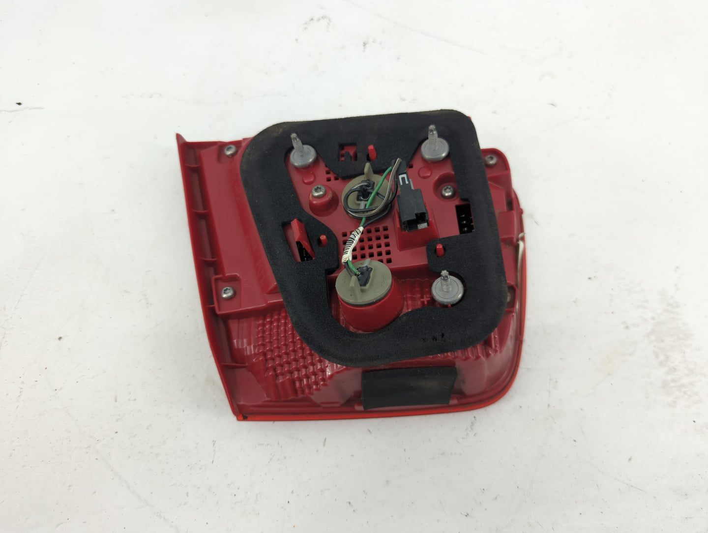 2013 Chevrolet Malibu Passenger Right Side Deck Lid Mounted Tail Light - Oemusedautoparts1.com