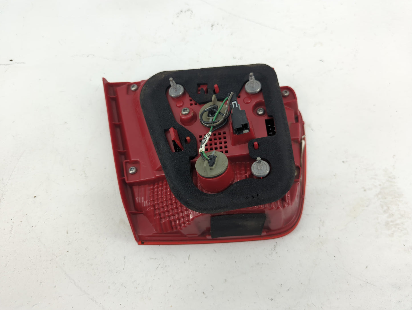 2013 Chevrolet Malibu Passenger Right Side Deck Lid Mounted Tail Light - Oemusedautoparts1.com