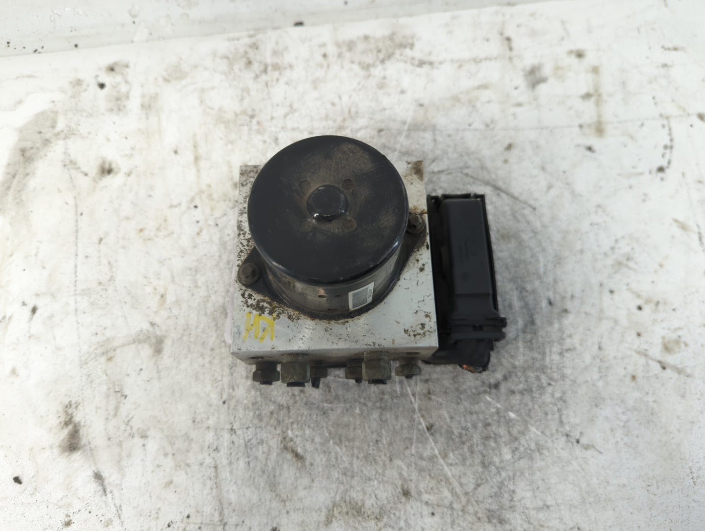 2013-2016 Chevrolet Malibu ABS Pump Control Module Replacement P/N:22971448 Fits Fits 2012 2013 2014 2015 2016 OEM Used Auto