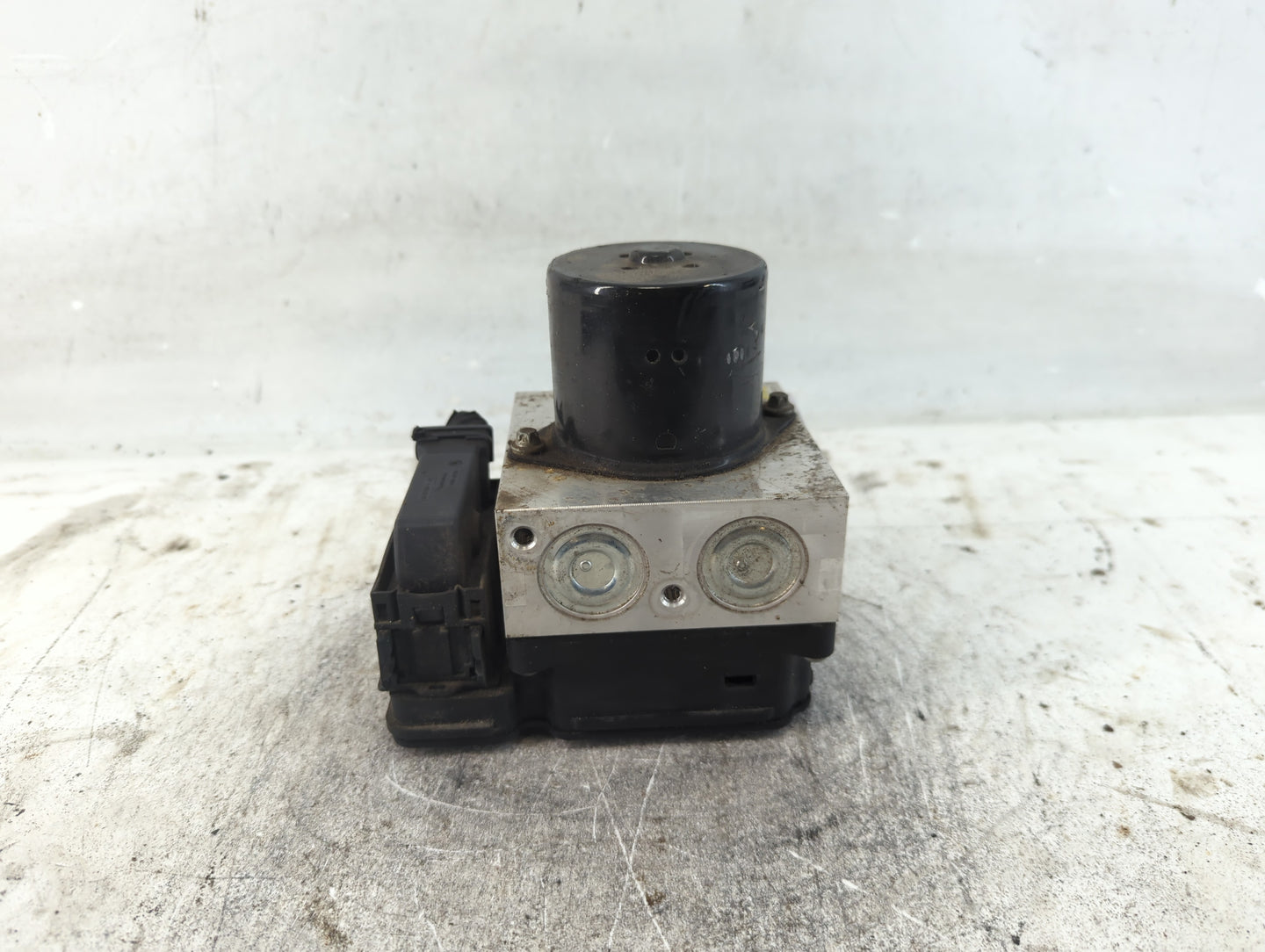 2013-2016 Chevrolet Malibu ABS Pump Control Module Replacement P/N:22971448 Fits Fits 2012 2013 2014 2015 2016 OEM Used Auto