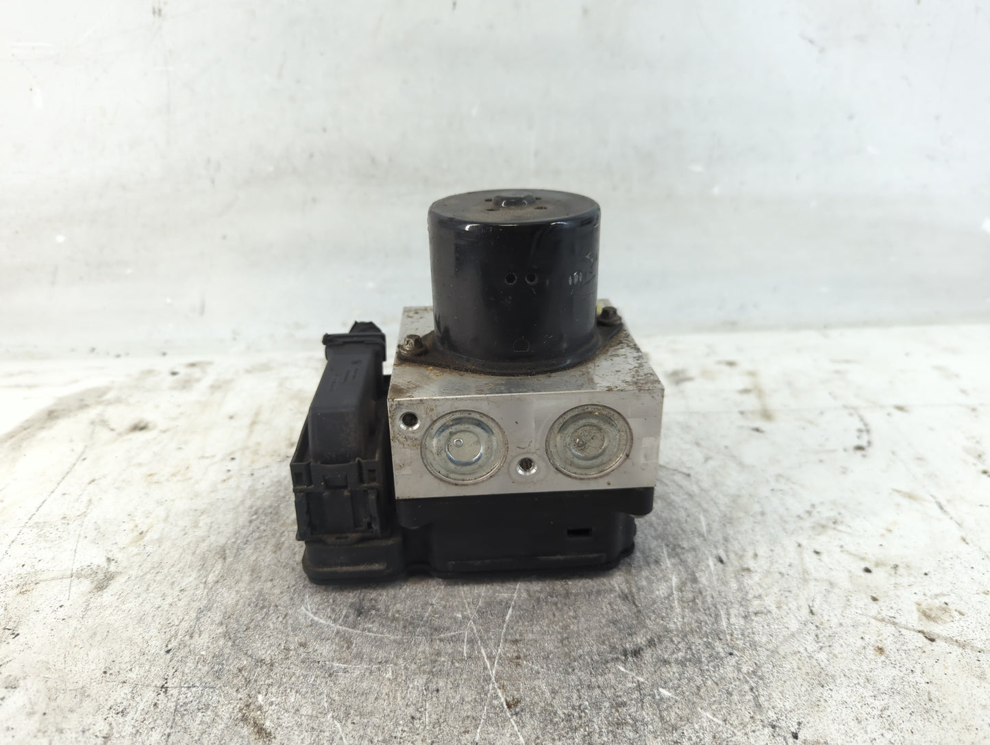 2013-2016 Chevrolet Malibu ABS Pump Control Module Replacement P/N:22971448 Fits Fits 2012 2013 2014 2015 2016 OEM Used Auto