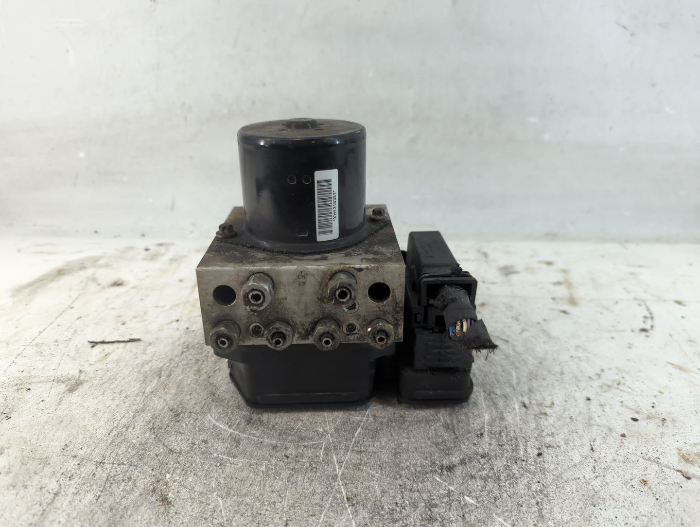 2013-2016 Chevrolet Malibu ABS Pump Control Module Replacement P/N:22827930 Fits Fits 2012 2013 2014 2015 2016 OEM Used Auto