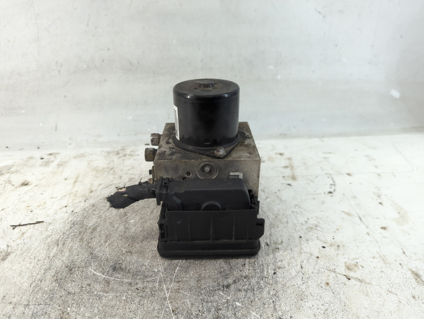 2013-2016 Chevrolet Malibu ABS Pump Control Module Replacement P/N:22827930 Fits Fits 2012 2013 2014 2015 2016 OEM Used Auto