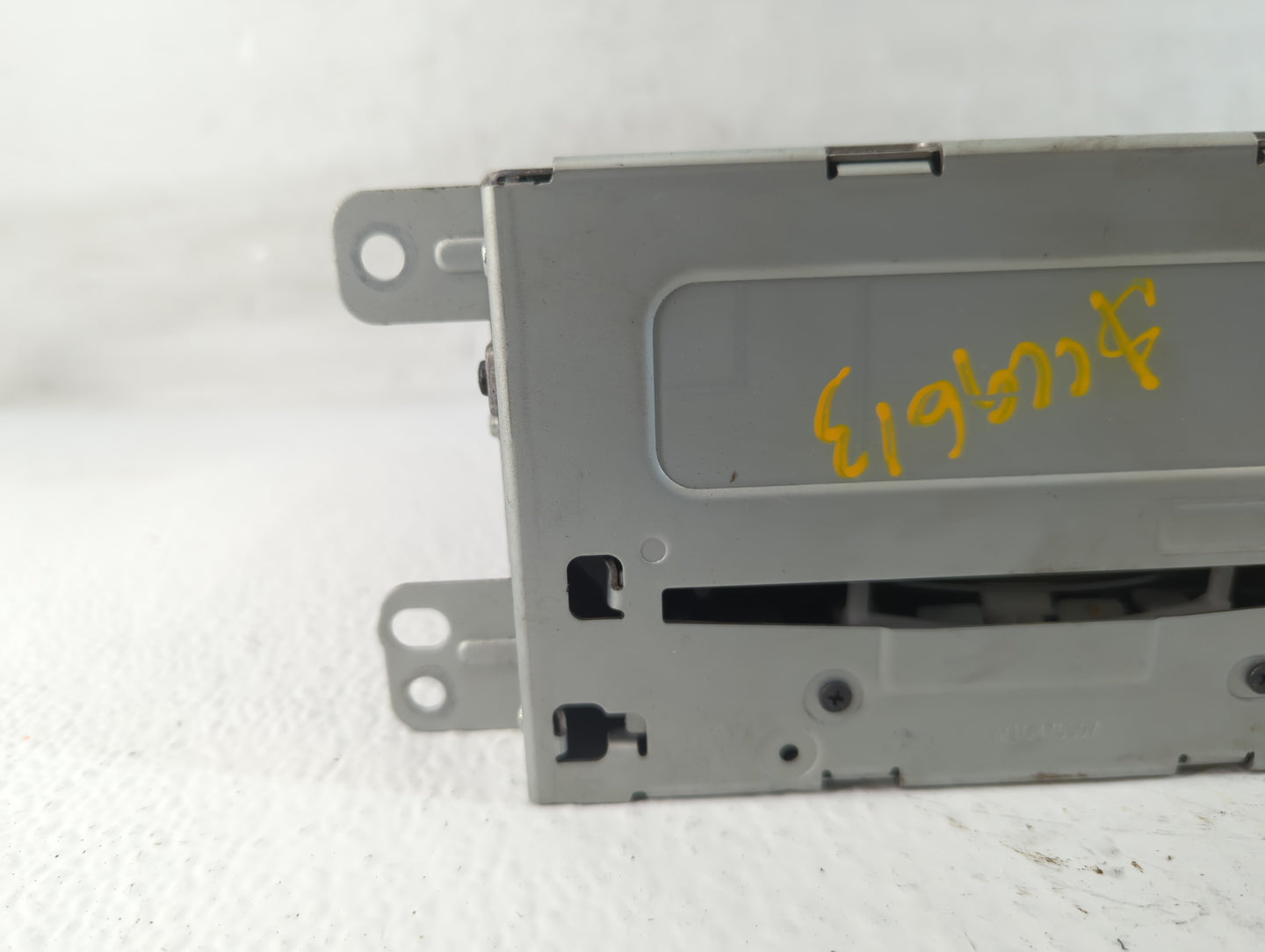 2013 Chevrolet Malibu Radio AM FM Cd Player Receiver Replacement P/N:22923802 Fits OEM Used Auto Parts - Oemusedautoparts1.c