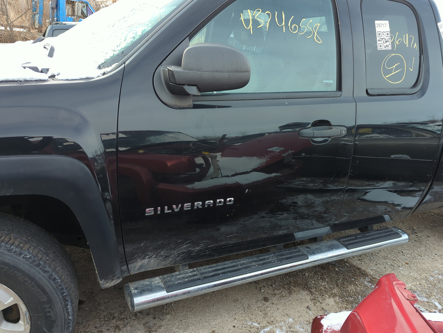 2011-2013 Chevrolet Silverado 1500 Driver Front Door Oem 1305711 - Oemusedautoparts1.com