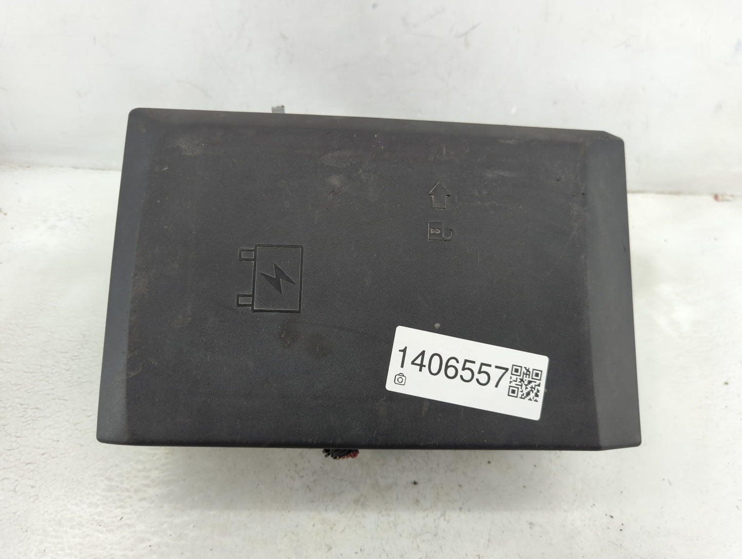 2010-2013 Chevrolet Silverado 1500 Fusebox Fuse Box Panel Relay Module P/N:22798215-N1 Fits Fits 2010 2011 2012 2013 2014 OE