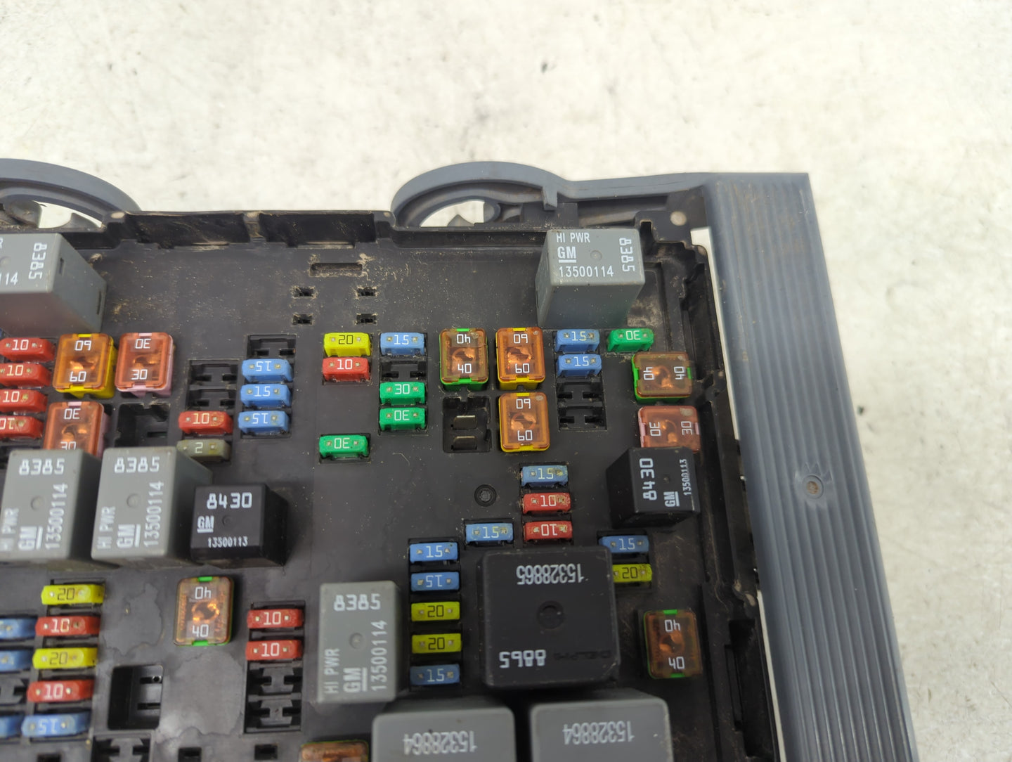 2010-2013 Chevrolet Silverado 1500 Fusebox Fuse Box Panel Relay Module P/N:22798215 N1 Fits Fits 2010 2011 2012 2013 2014 OE