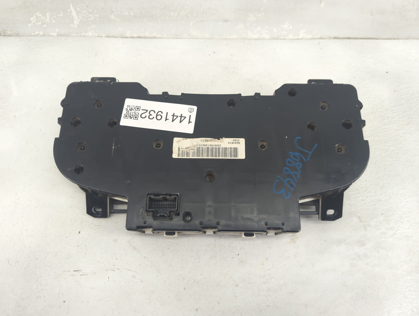 2009-2013 Chevrolet Silverado 1500 Instrument Cluster Speedometer Gauges P/N:6031615 330570013003 Fits OEM Used Auto Parts -