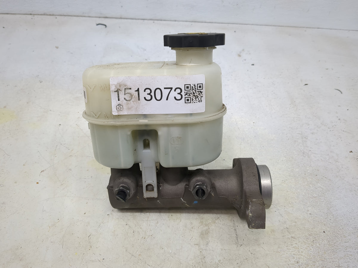 2013 Chevrolet Silverado 1500 Brake Master Cylinder 1513073 - Oemusedautoparts1.com