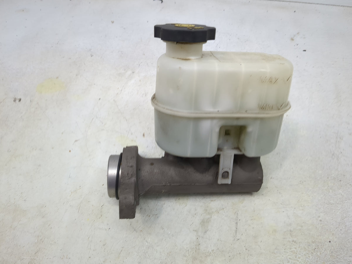 2013 Chevrolet Silverado 1500 Brake Master Cylinder 1513073 - Oemusedautoparts1.com