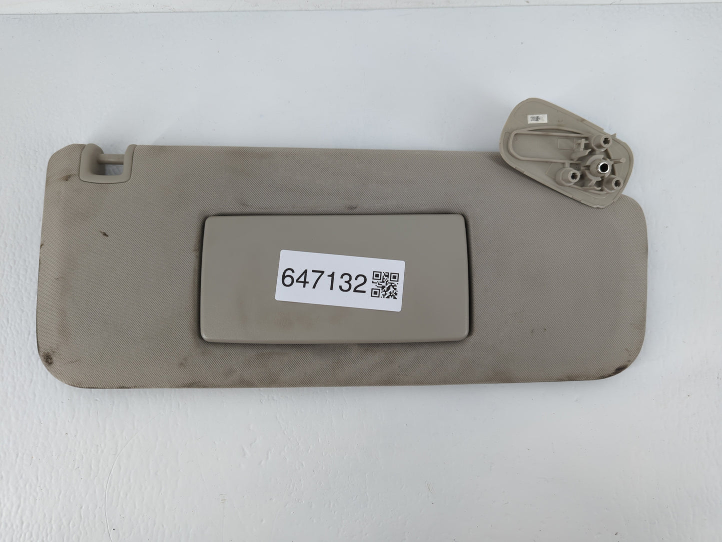 2007-2013 Chevrolet Silverado 1500 Sun Visor Shade Replacement Driver Left Mirror Fits OEM Used Auto Parts - Oemusedautopart