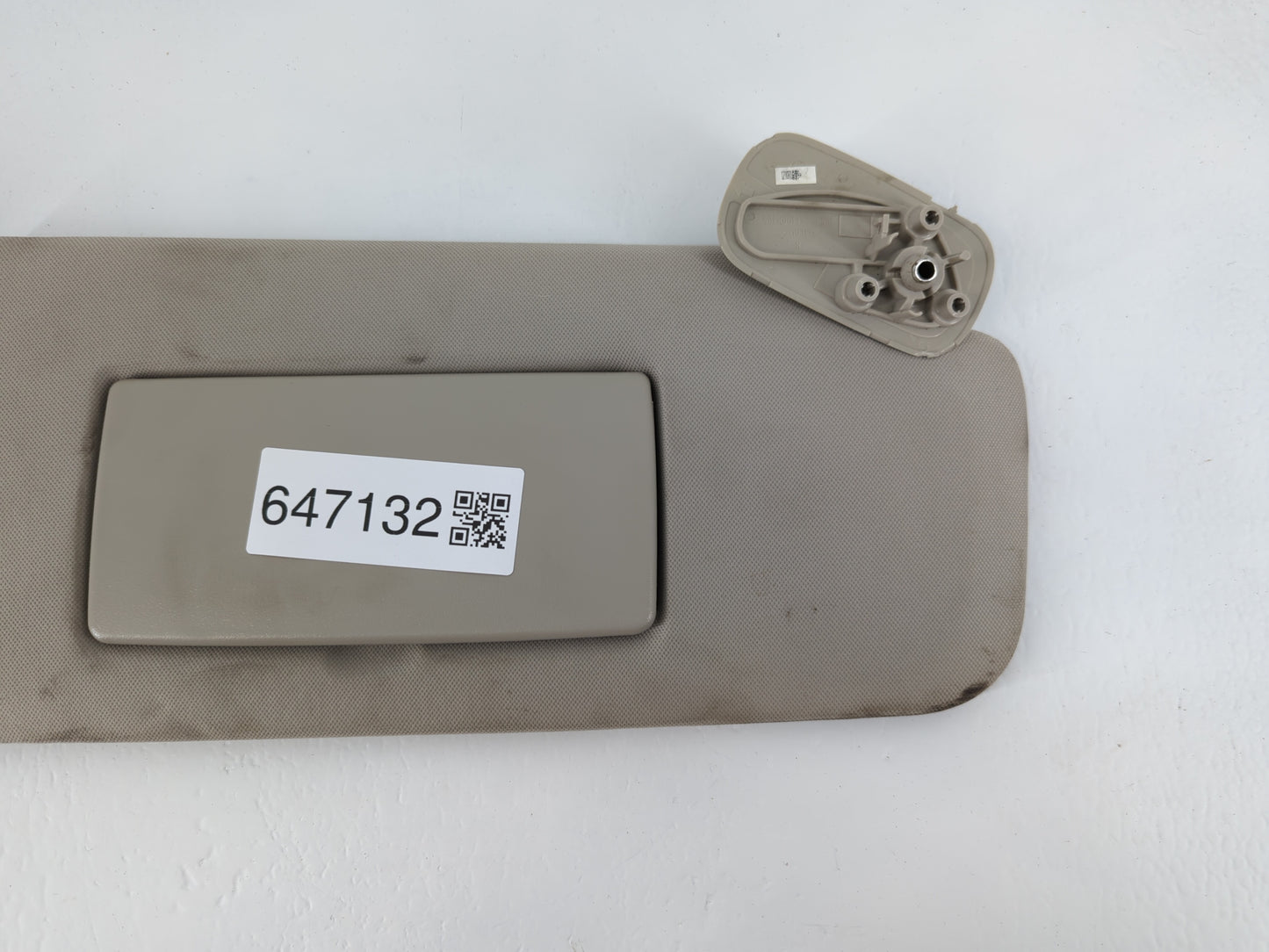 2007-2013 Chevrolet Silverado 1500 Sun Visor Shade Replacement Driver Left Mirror Fits OEM Used Auto Parts - Oemusedautopart