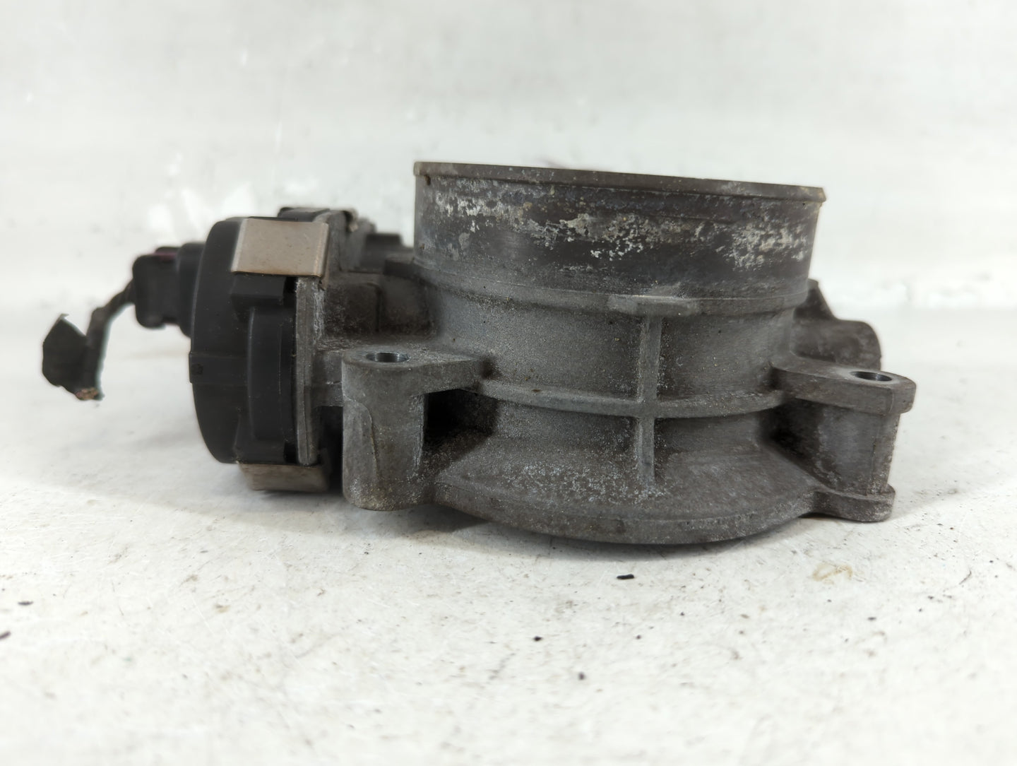 2009-2013 Chevrolet Silverado 1500 Throttle Body P/N:RME87-3C9992 Fits Fits 2009 2010 2011 2012 2013 2014 2015 OEM Used Auto