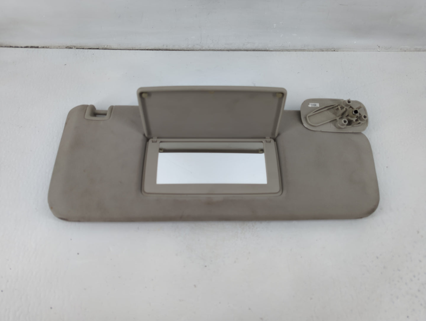 2007-2014 Chevrolet Silverado 2500 Sun Visor Shade Replacement Passenger Right Mirror Fits OEM Used Auto Parts - Oemusedauto