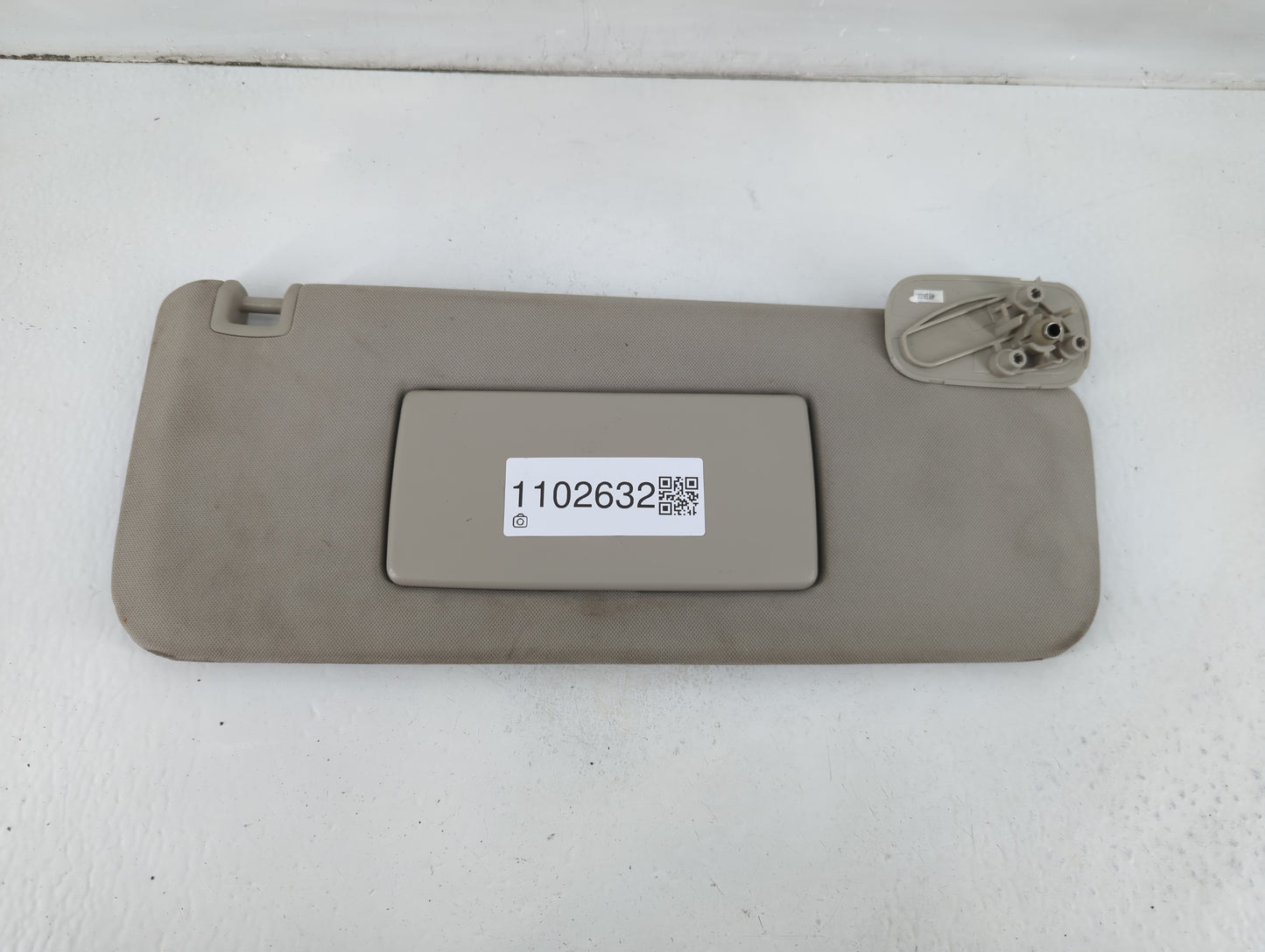2007-2014 Chevrolet Silverado 2500 Sun Visor Shade Replacement Passenger Right Mirror Fits OEM Used Auto Parts - Oemusedauto