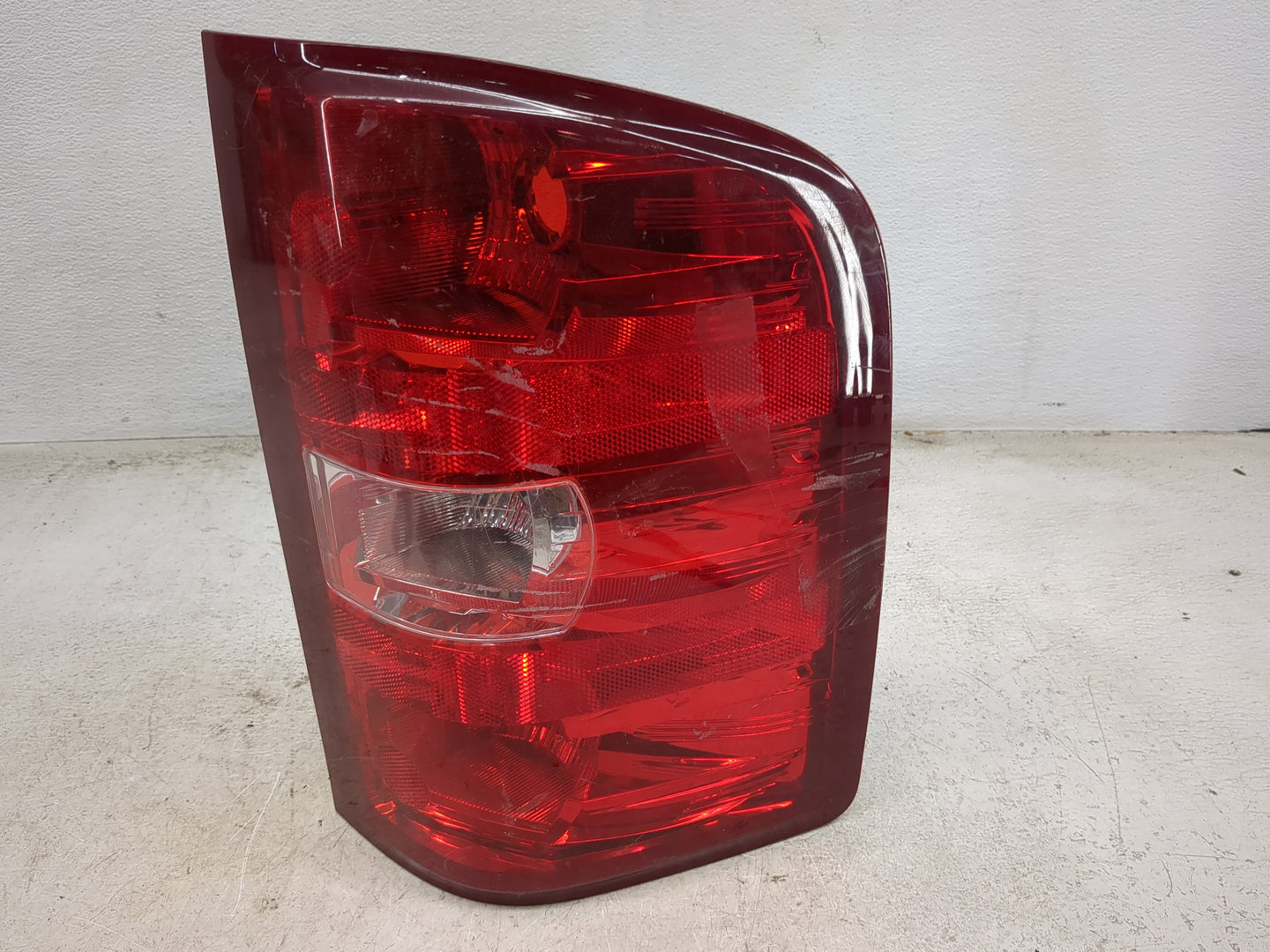 2007-2014 Chevrolet Silverado 2500 Tail Light Assembly Passenger Right OEM P/N:25958483 Fits OEM Used Auto Parts - Oemusedau