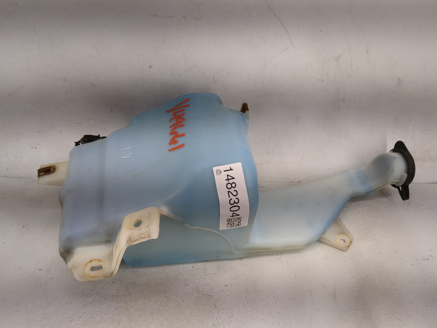 2011 Chevrolet Silverado 2500 Windshield Washer Fluid Reservoir Bottle - Oemusedautoparts1.com
