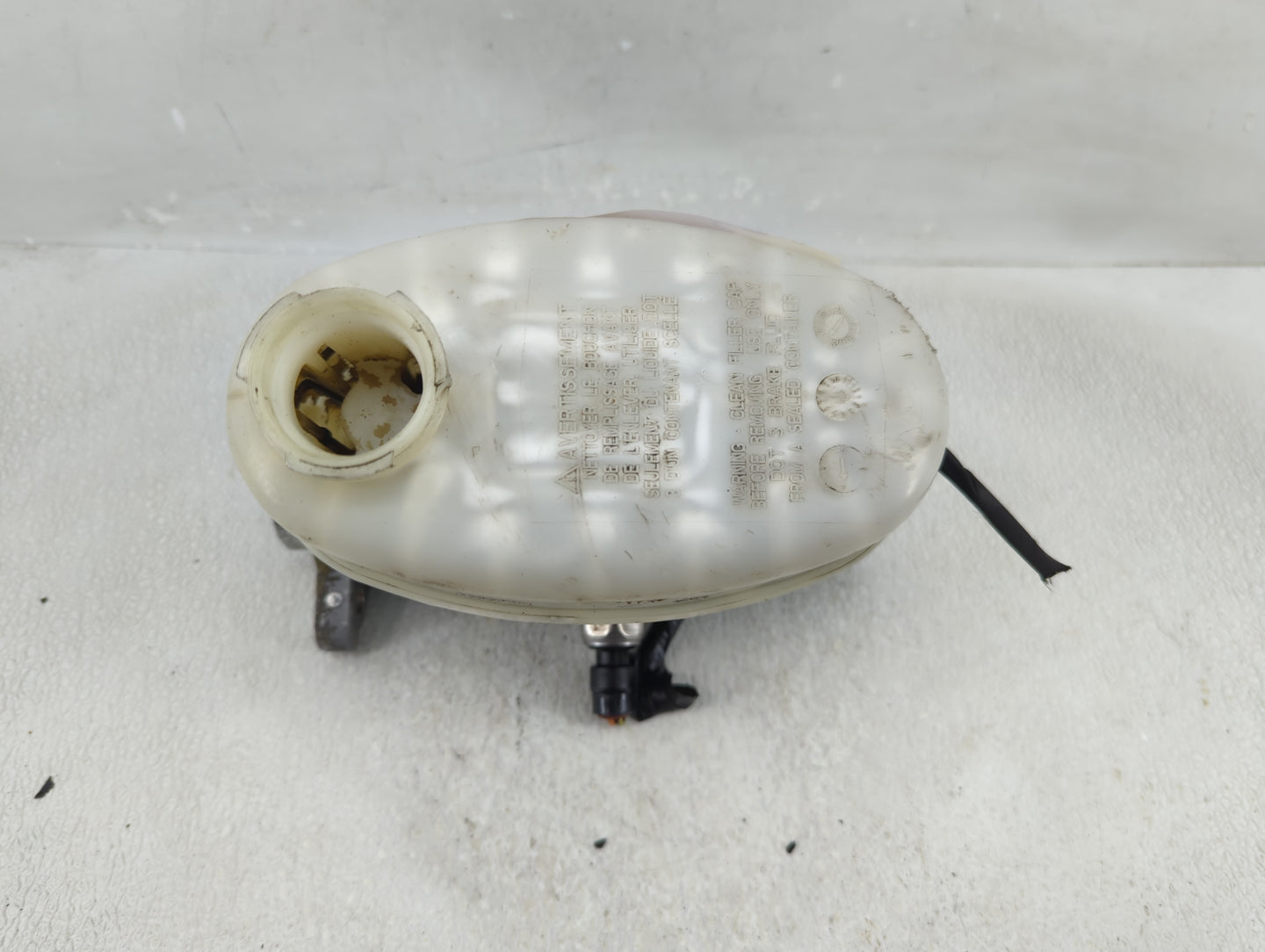 2009-2013 Chevrolet Silverado 3500 Brake Master Cylinder 1277448 - Oemusedautoparts1.com