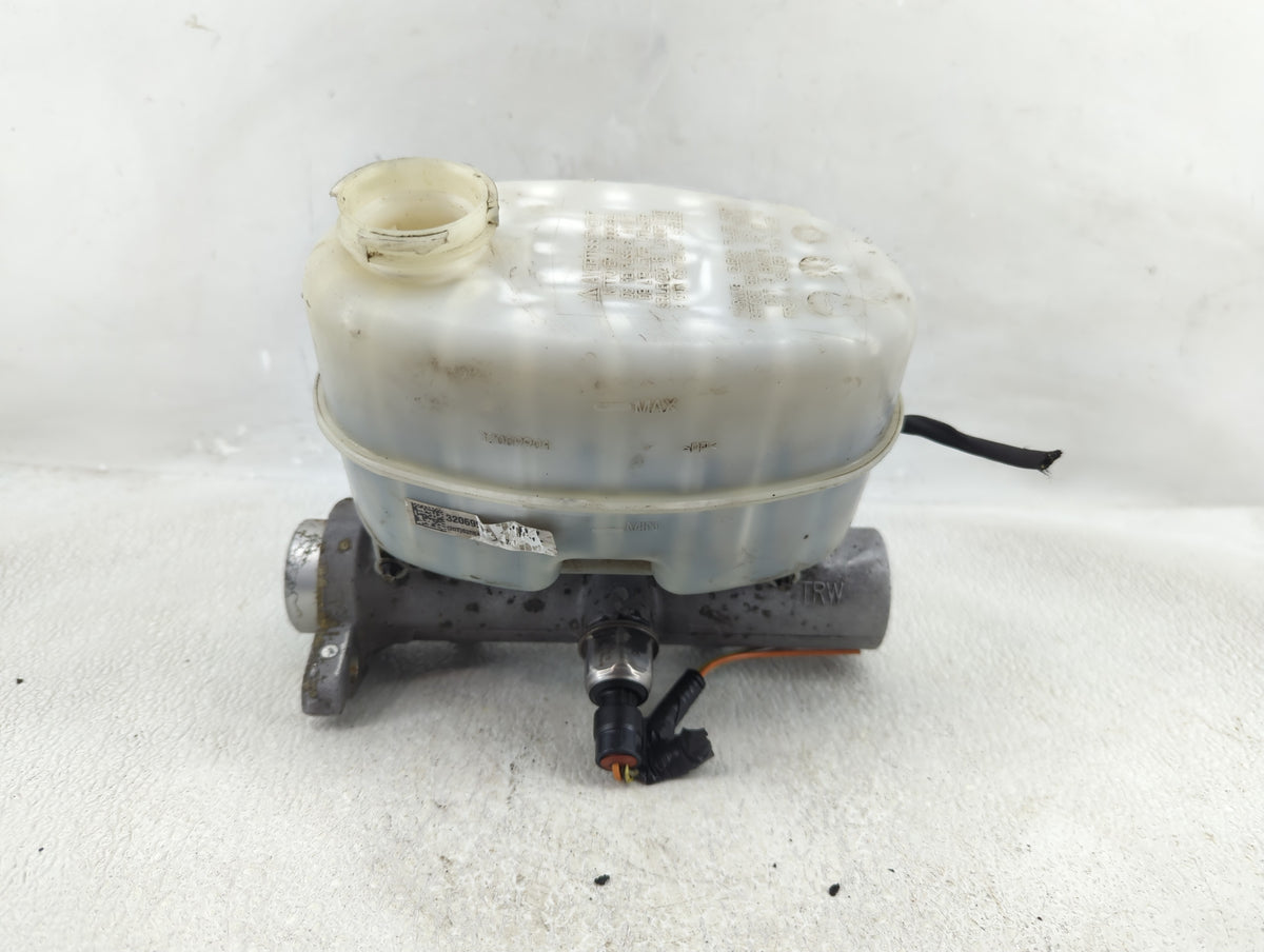 2009-2013 Chevrolet Silverado 3500 Brake Master Cylinder 1277448 - Oemusedautoparts1.com