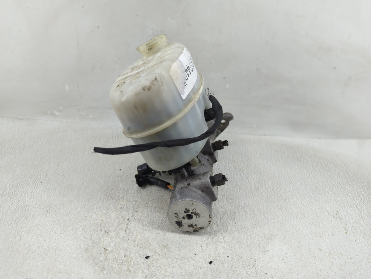 2009-2013 Chevrolet Silverado 3500 Brake Master Cylinder 1277448 - Oemusedautoparts1.com