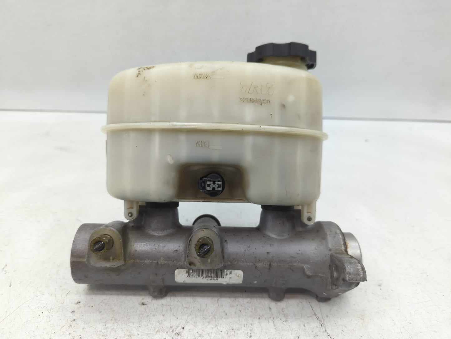 2009-2013 Chevrolet Silverado 3500 Brake Master Cylinder 610461 - Oemusedautoparts1.com