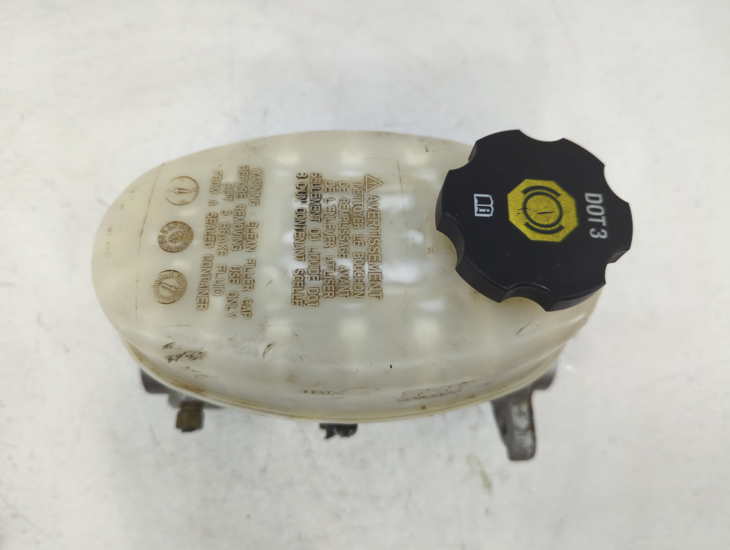 2009-2013 Chevrolet Silverado 3500 Brake Master Cylinder 610461 - Oemusedautoparts1.com