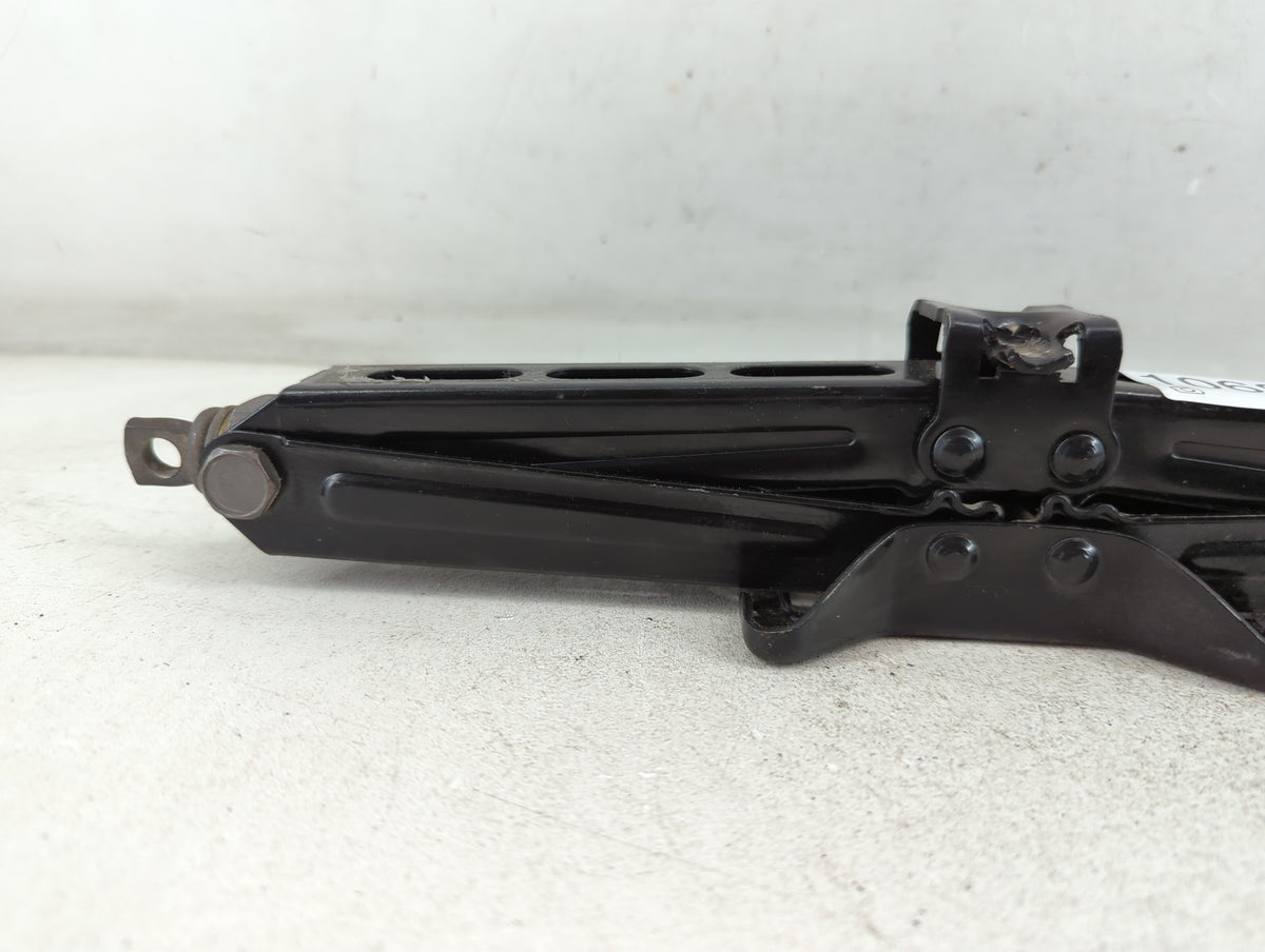 2013 Chevrolet Sonic Spare Scissor Car Jack 1068502 - Oemusedautoparts1.com